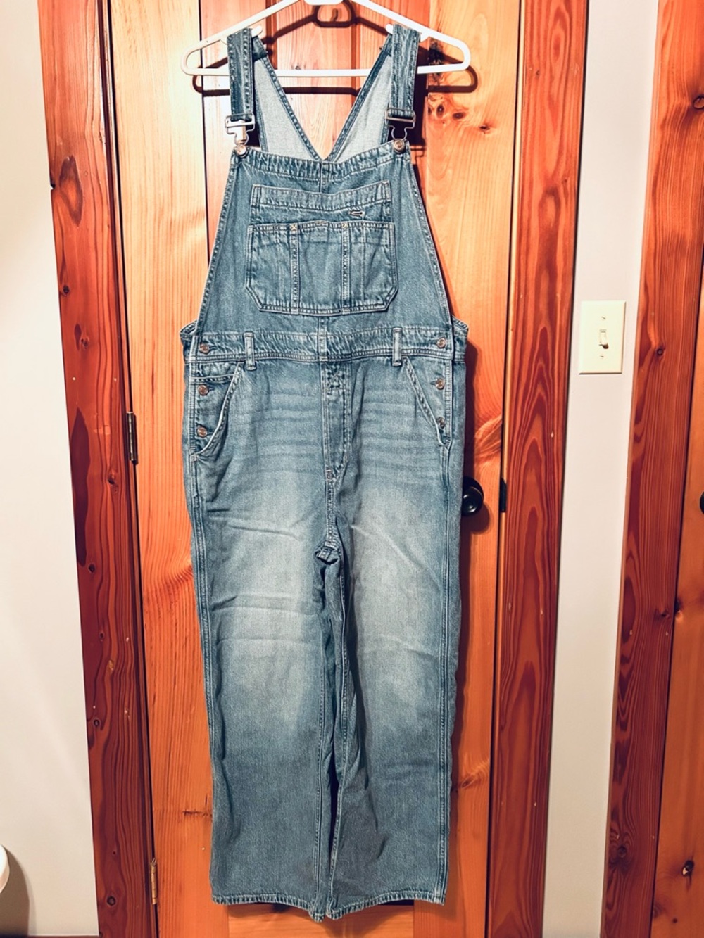GAP UltraSoft Denim Relaxed Overalls- Medium Petite
NEW- NEVER WORN